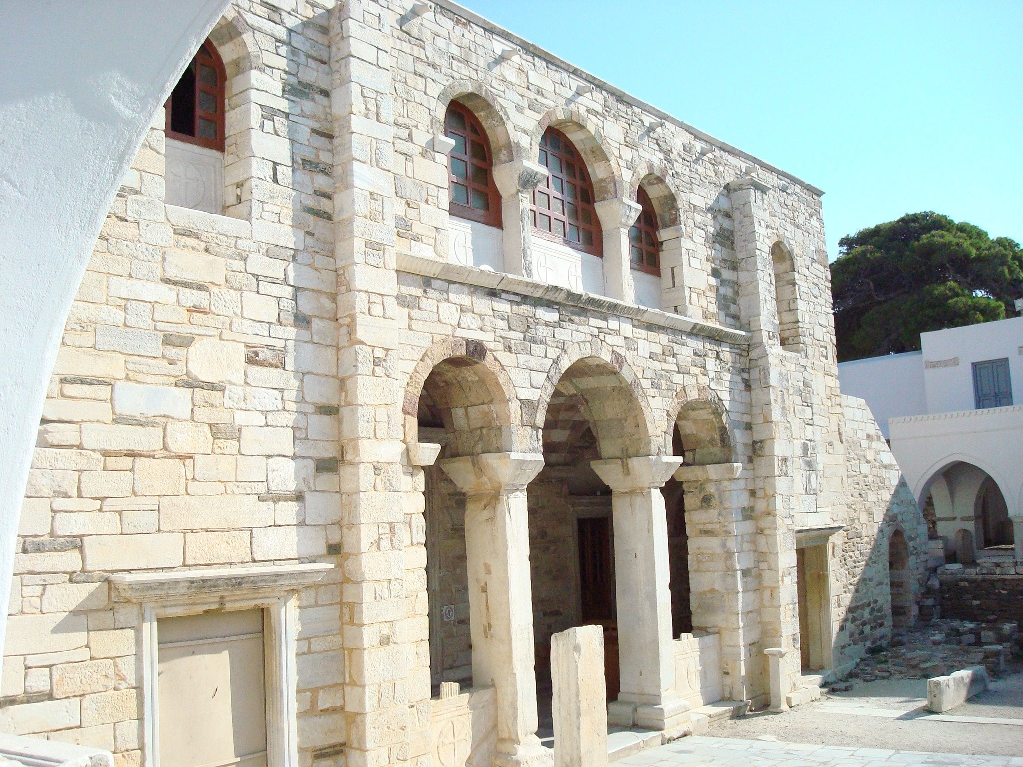 Courtyard in Ekatontapiliani - Paros - greece insiders blog