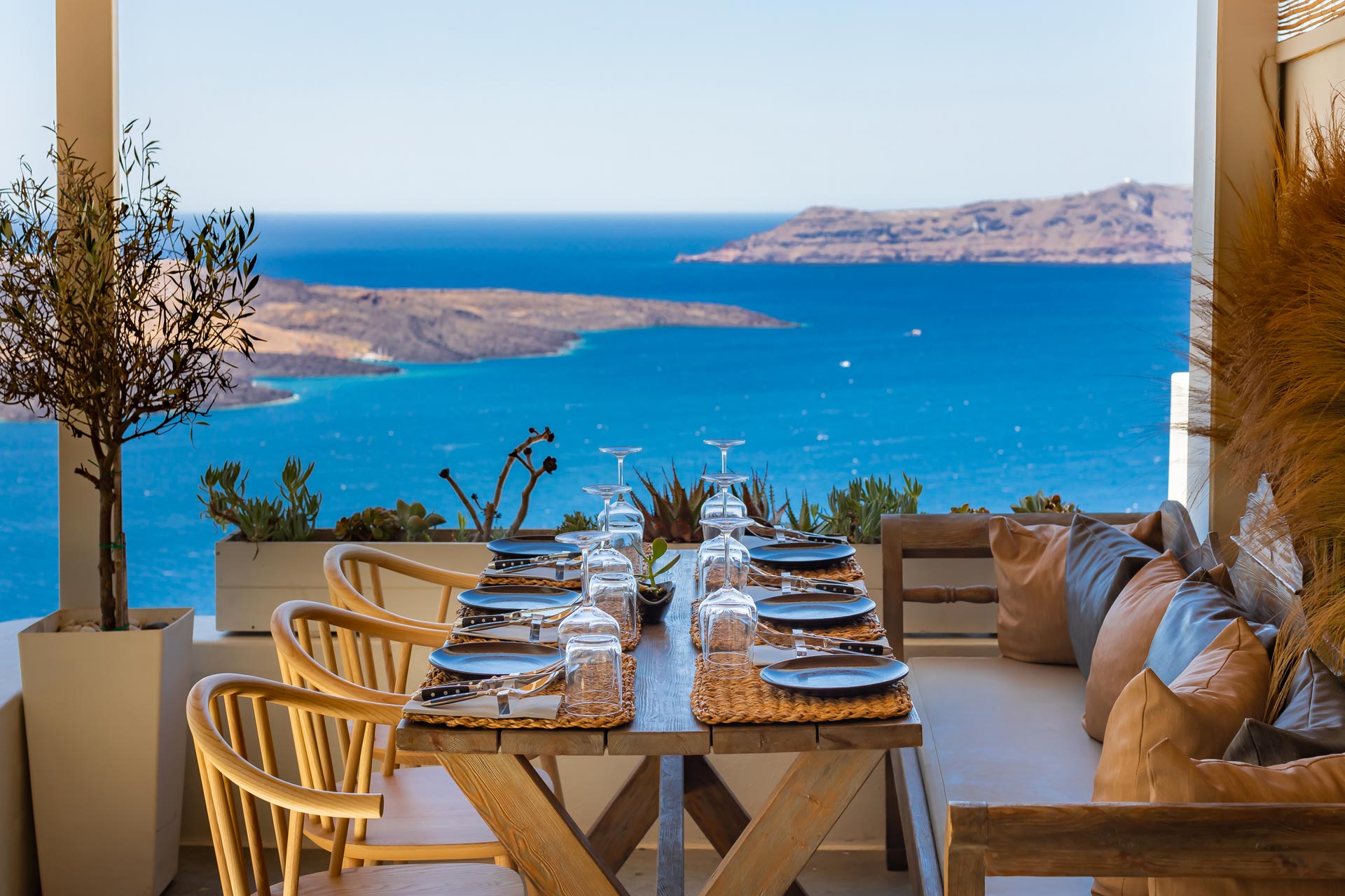 Idol Restaurant in Santorini - Fira
