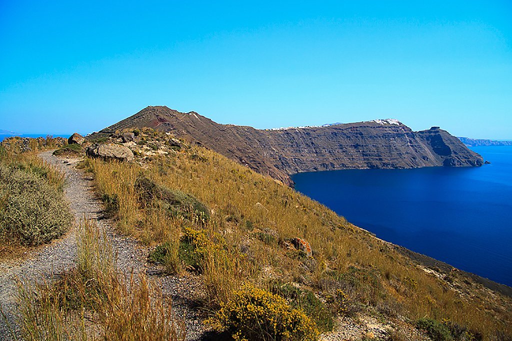On the seven-mile hike from Thira to Oia - Hiking Santorini