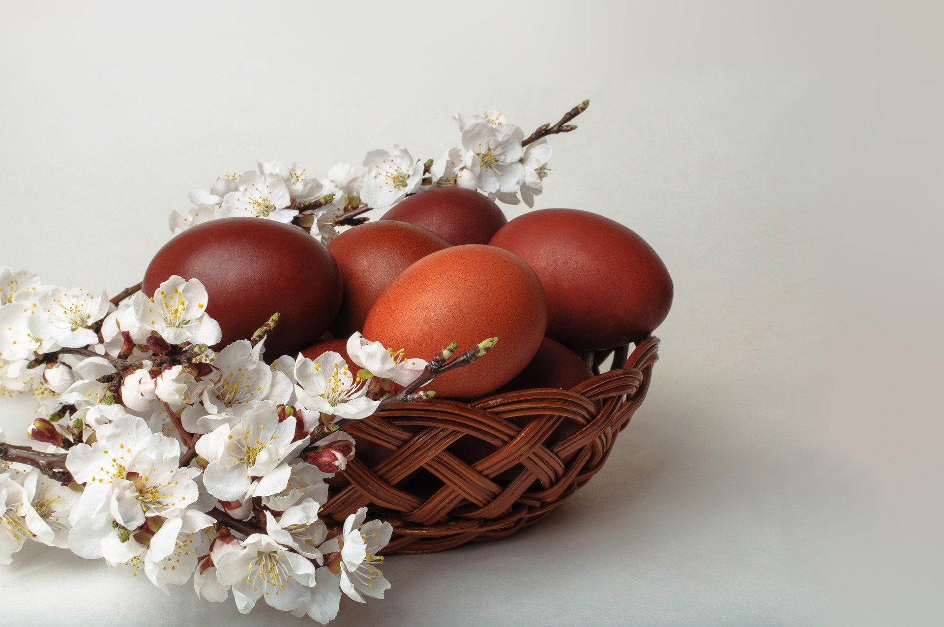 red easter eggs - greek easter customs - blog