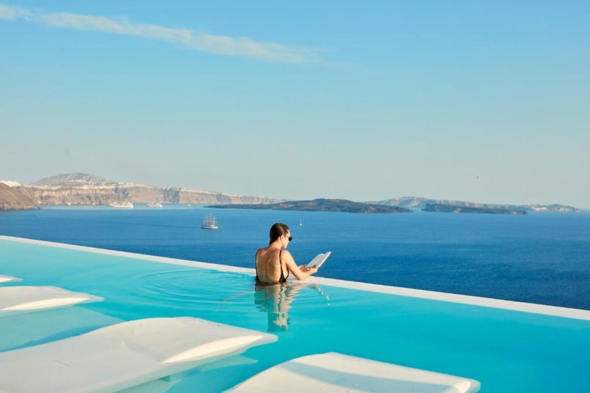 10 Santorini Infinity Pool Hotels You Must Visit