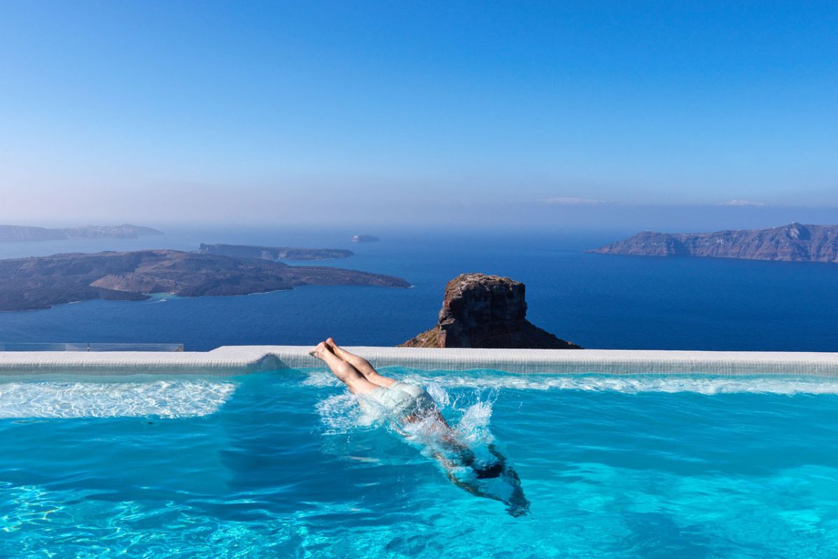 10 Santorini Infinity Pool Hotels You Must Visit