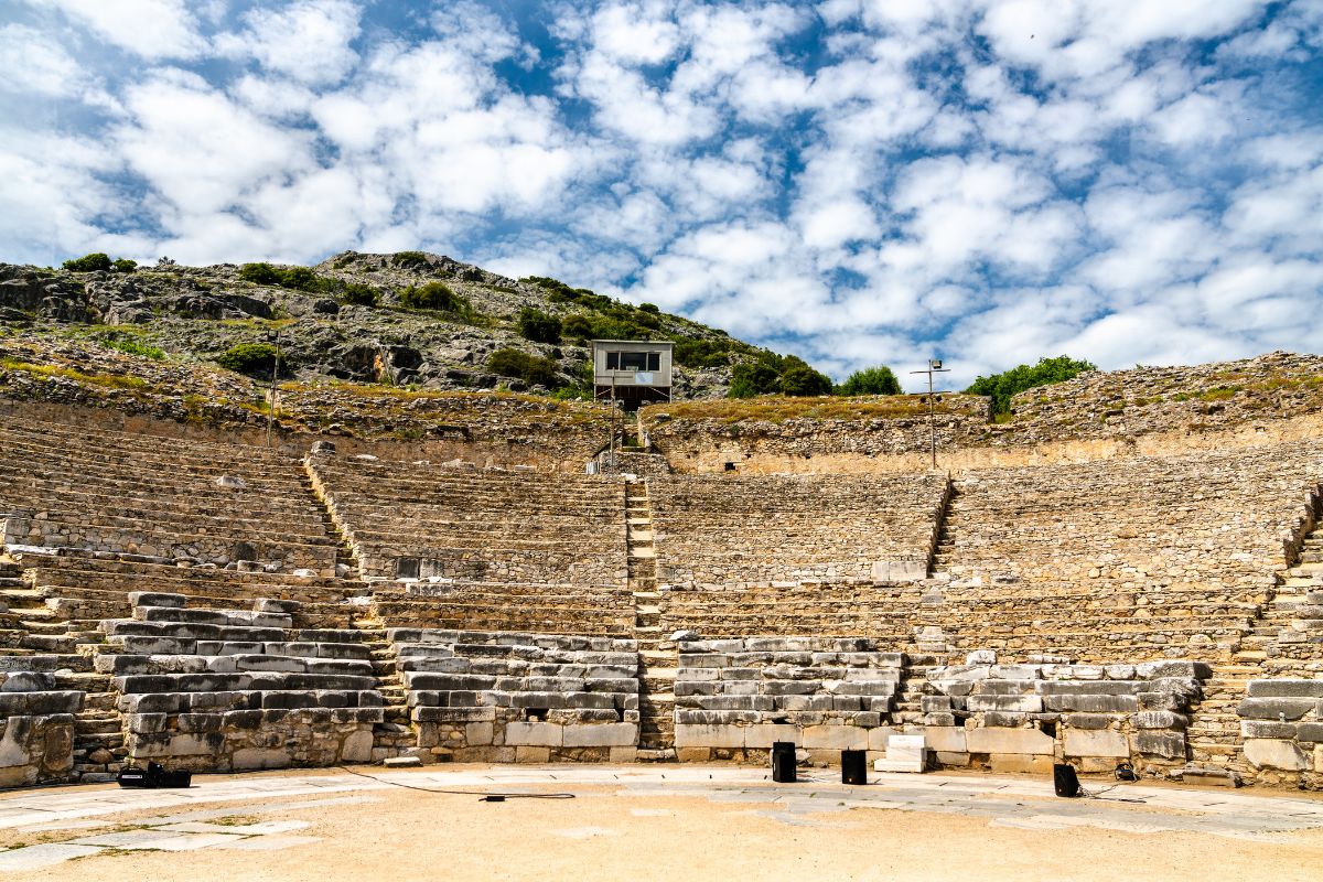 Explore Monuments in Greece: A Traveler's Essential Guide