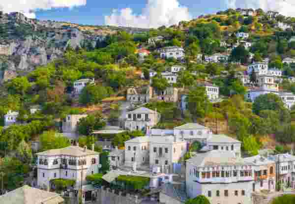 Traditional greek village of Makrinitsa on Pelion mountain in central Greece_winter road trip Makrinitsa Pelion_winter road trip_feature
