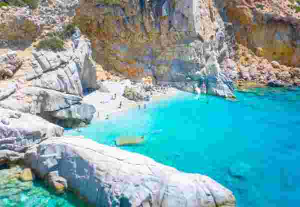 Beautiful sunny coast view to an amazing paradise holiday bay with crystal clear blue water sandy beach, Seychelles, Ikaria island, Greece. seychelles beach ikaria_feature