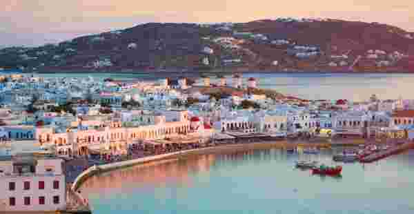 honeymoon in mykonos_feature