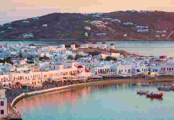 Mykonos town at dusk. honeymoon in mykonos_feature