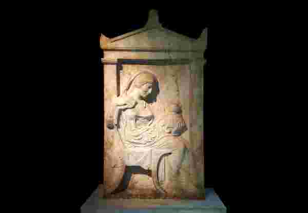 1-Gravestone-Ampharete-Keramikos-Athens-a