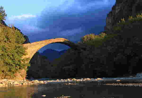 Aoos-river-bridge