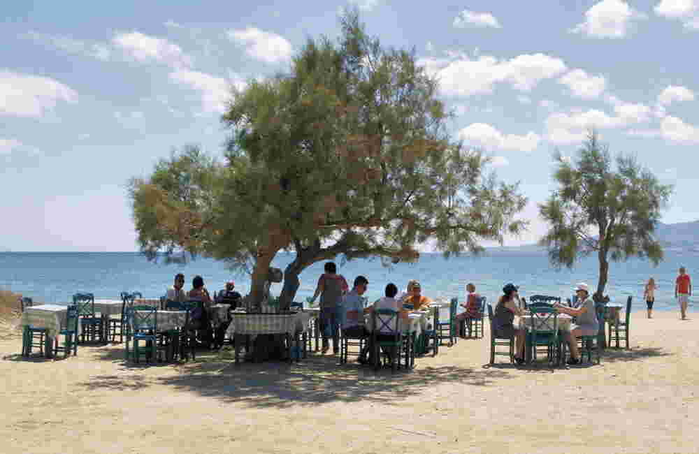 Naxos-beach-tavern