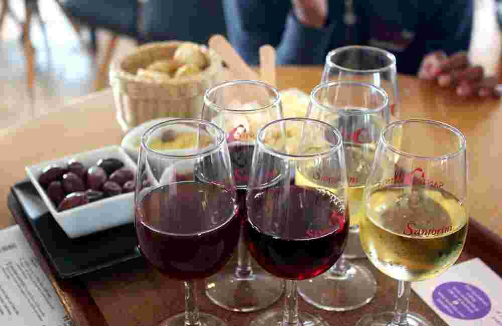 Santorini-wine-tasting
