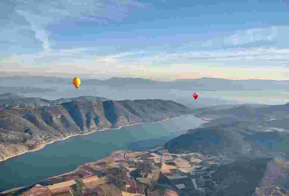 hot-air-balloon-greece