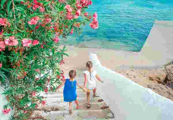 Best Place to Go in Greece for Families_Feature