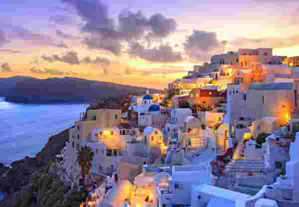 Santorini sunset at dawn village of Oia Greece santorini sunset_one day in santorini_feature