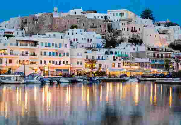 naxos-town_naxos-vs-santorini_feature
