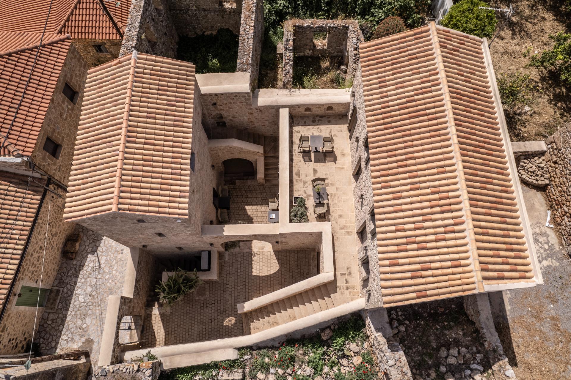 Korona-Boutique-Hotel-Oitylo-Mani-3