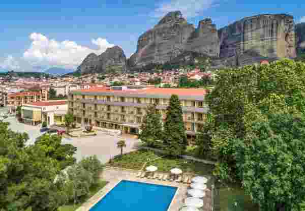 divani-meteora-hotel-exterior-view-meteora-02