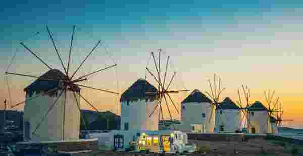 Best time to go to mykonos_feature