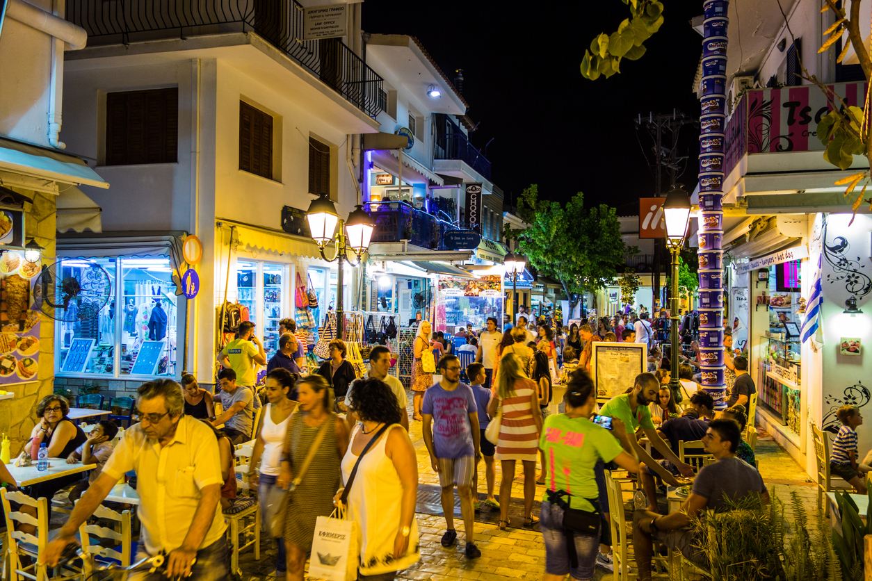 experience-the-skiathos-nightlife-scene-greece-insiders
