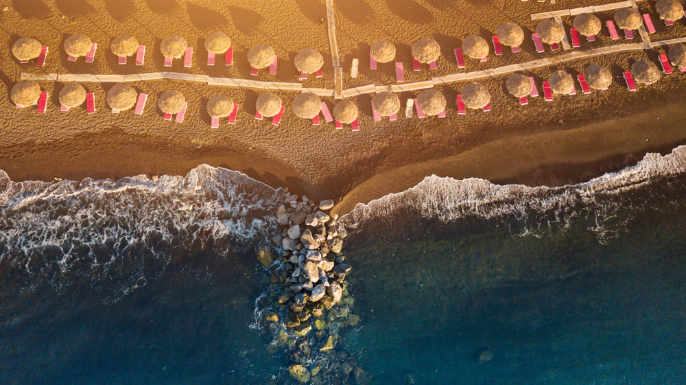 Perissa Beach