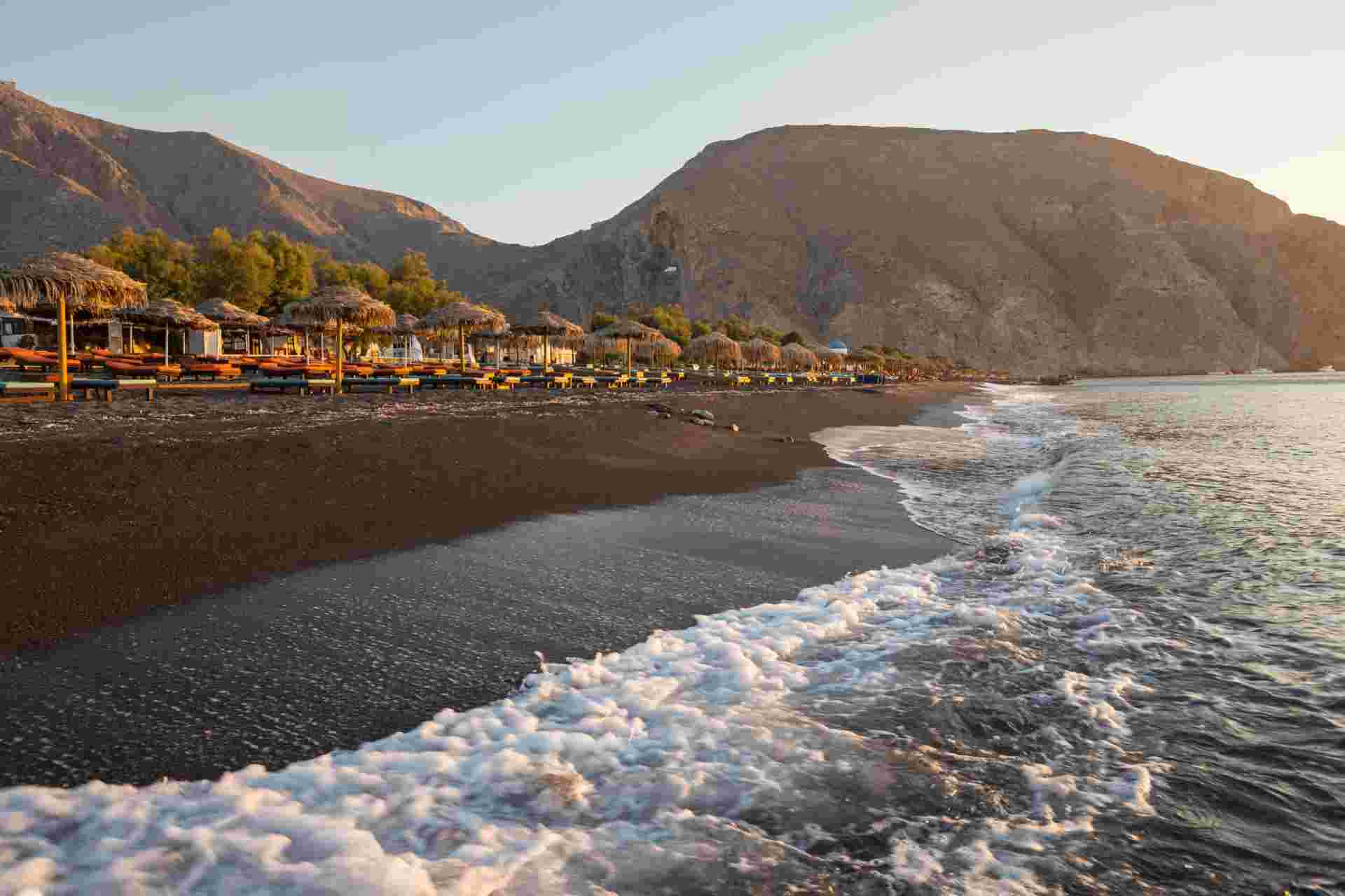 Perissa,Beach,During,Sunrise,On,The,Greek,Island,Of,Santorini
