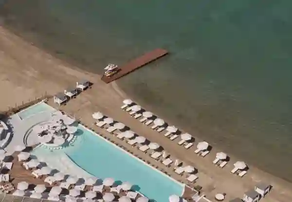nikkibeachhtl