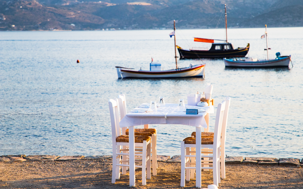 Traditional,Greeek,Restaurant,Table,By,The,Sea